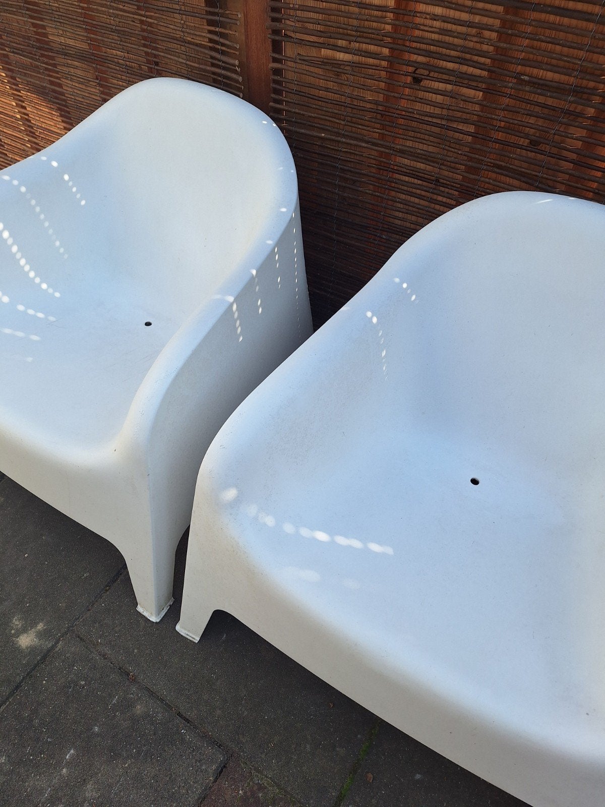 Foto 4 van 2x witte kunststof Ikea tuinfauteuil