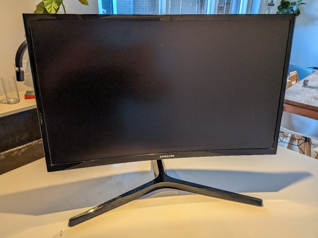Samsung 24" full HD curved 144Hz Freesync, 3 tot 5 ms, 101 t/m 150 Hz, VA, Full HD