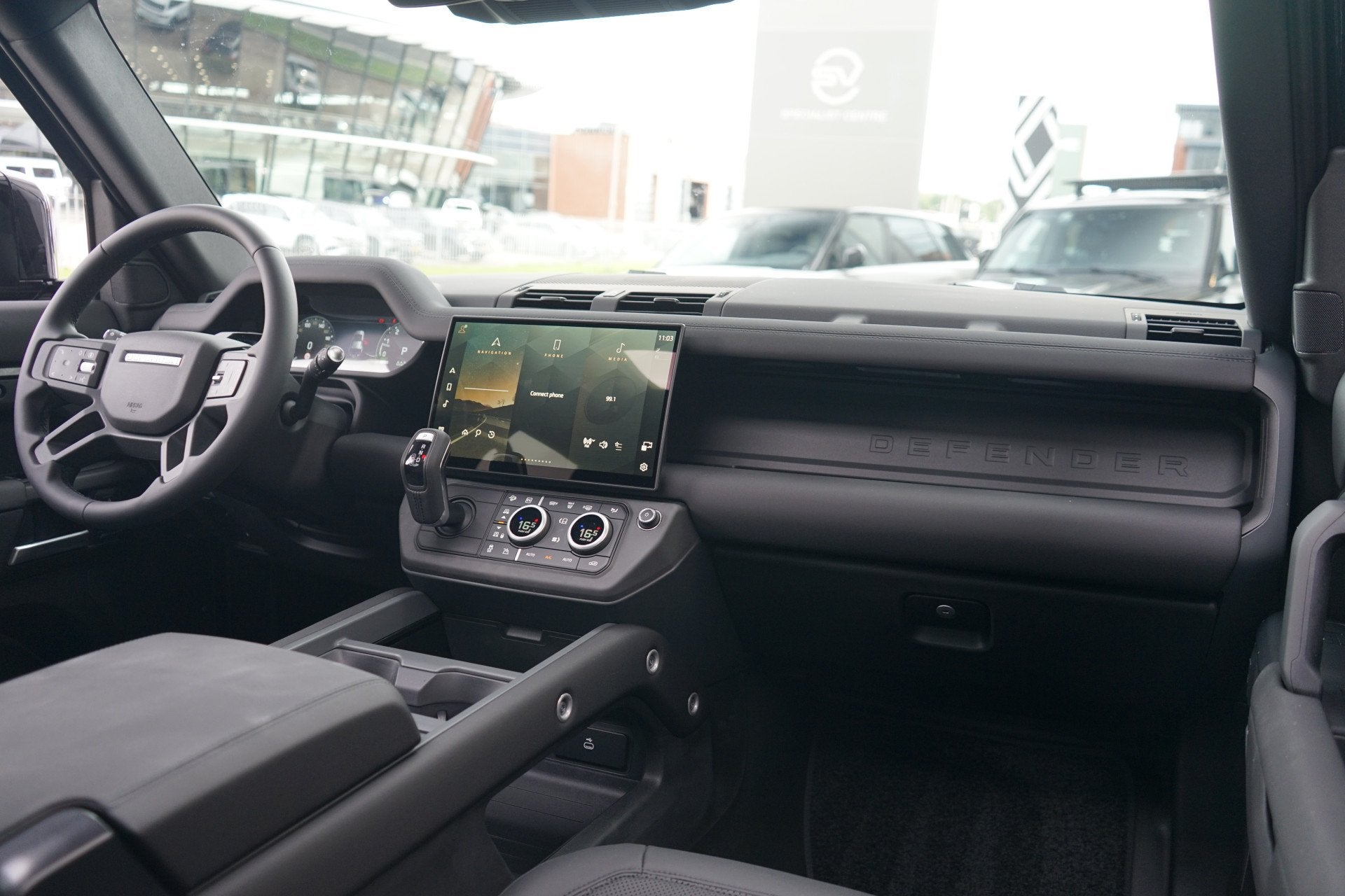 Land Rover Defender 110 2.0 P300e 110 Dynamic SE Edition | S, Automaat, 12 maanden, Adaptive Cruise Control, Zwart