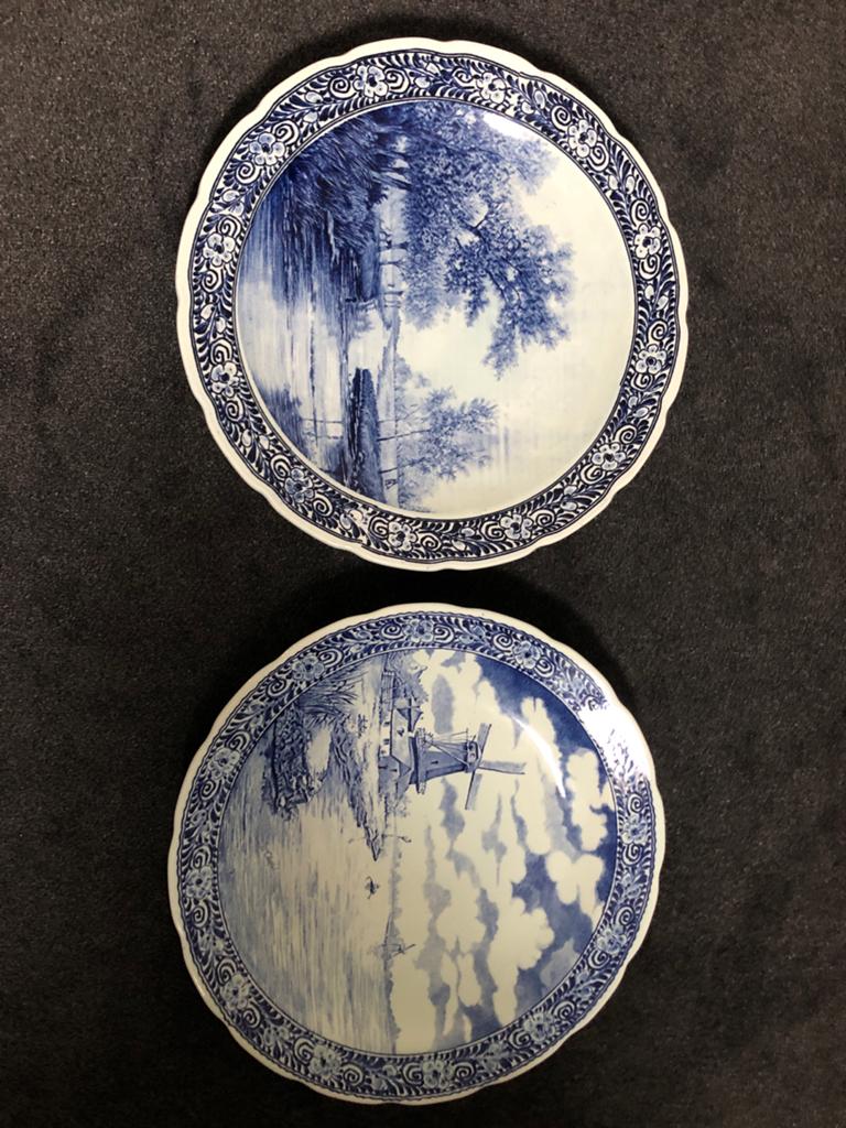 2 Delfts blauwe borden, Royal Sphinx en Boch, 39cm, Ophalen
