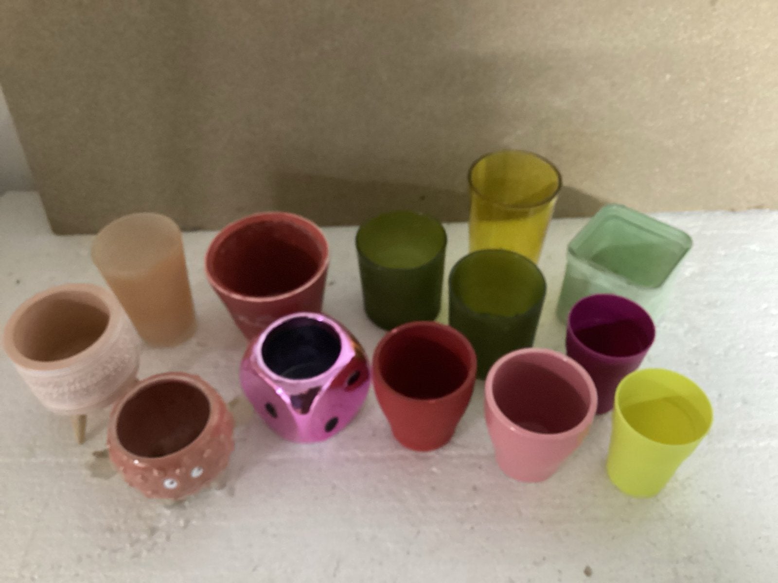 13 mini bloempotten - diverse kleuren en materialen, Overige materialen, Gebruikt, Binnen, Ophalen of Verzenden
