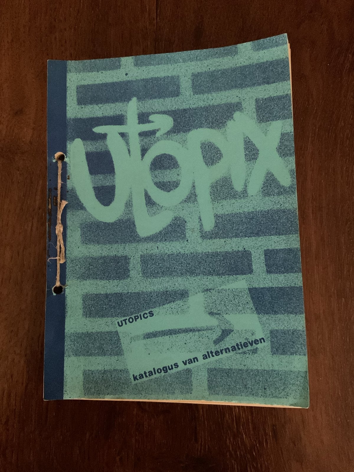 Utopix: Catalogus van Alternatieven - Zeldzaam Boekje, Ophalen of Verzenden, Gelezen, Catalogus