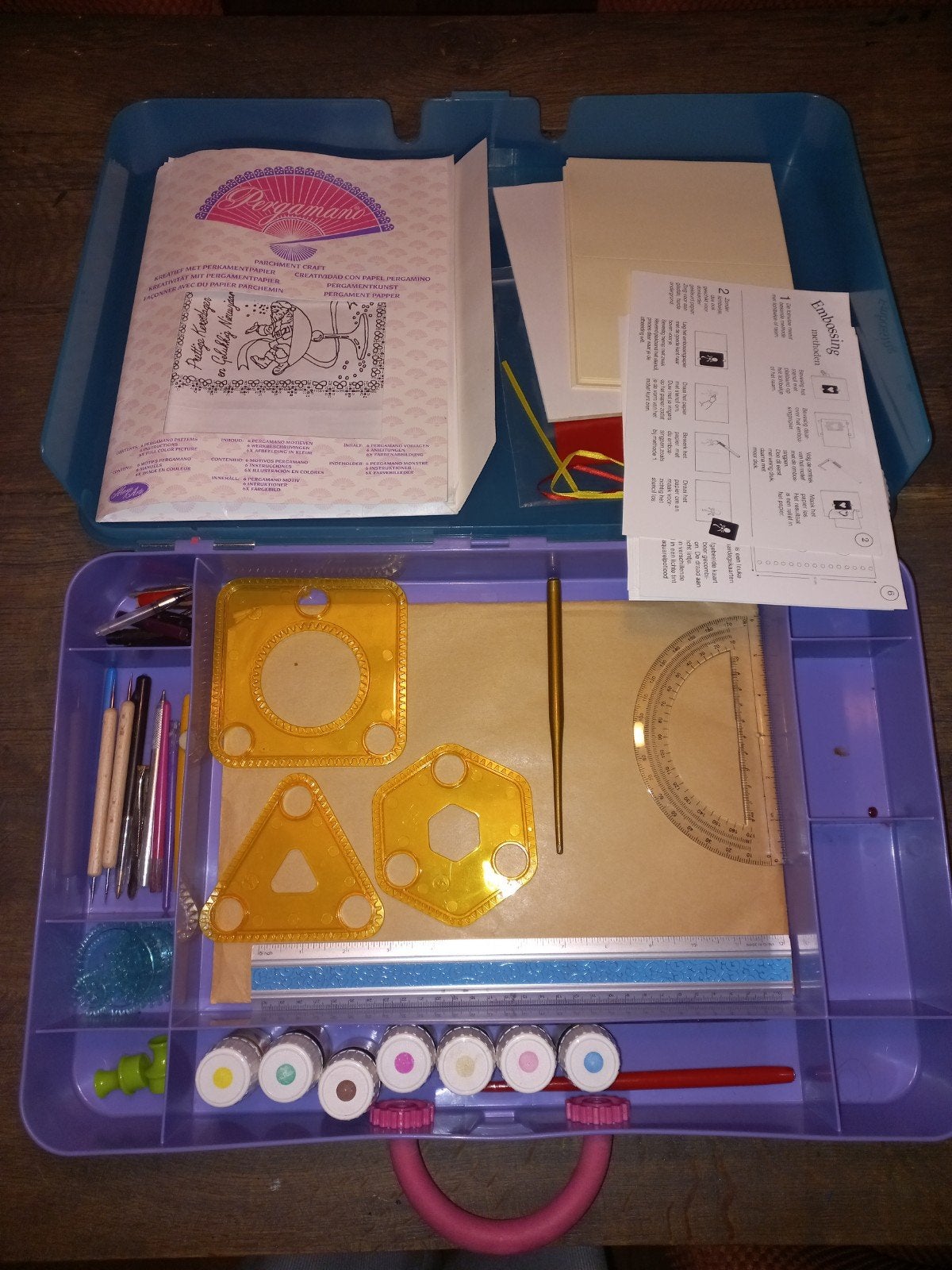 Knutselset in koffer: Pergamano, Embossing, Spirograaf, Hobby en Vrije tijd, Gebruikt, Meerkleurig, Ophalen of Verzenden, Kunststof