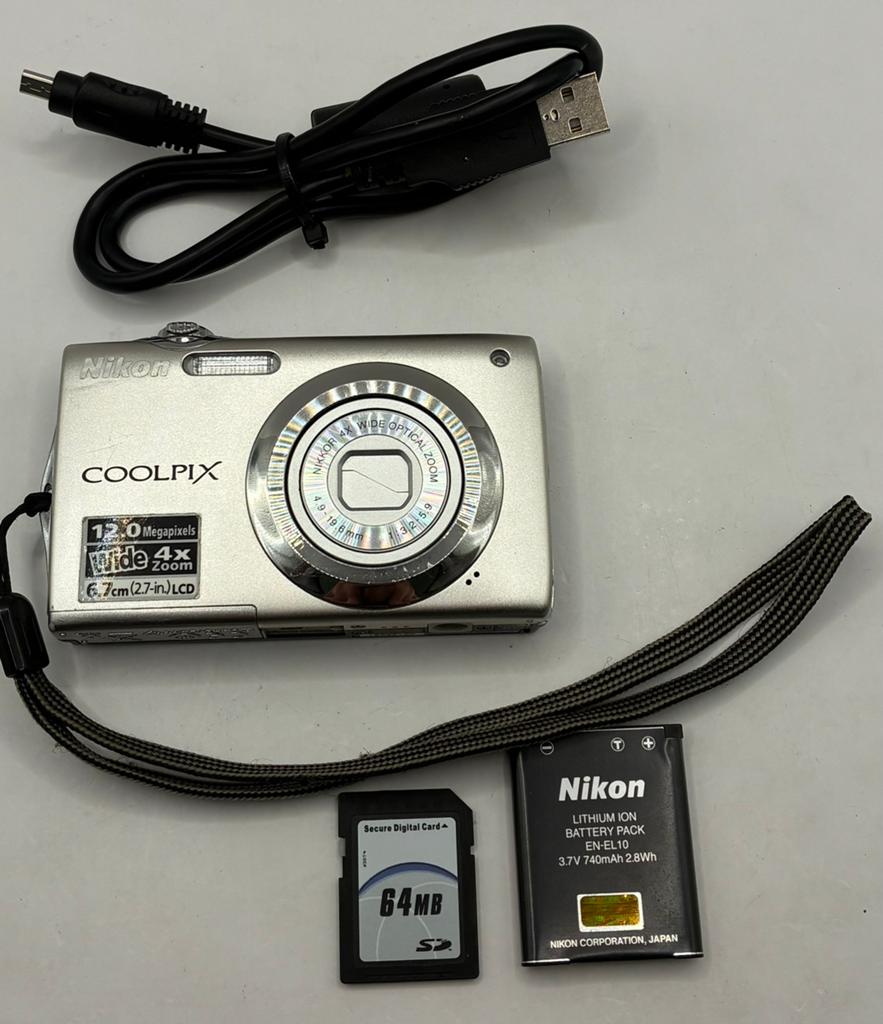 Nikon coolpix S3000 - compact camera, Audio, Tv en Foto, Fotocamera's Digitaal, Ophalen of Verzenden, Zo goed als nieuw, Nikon