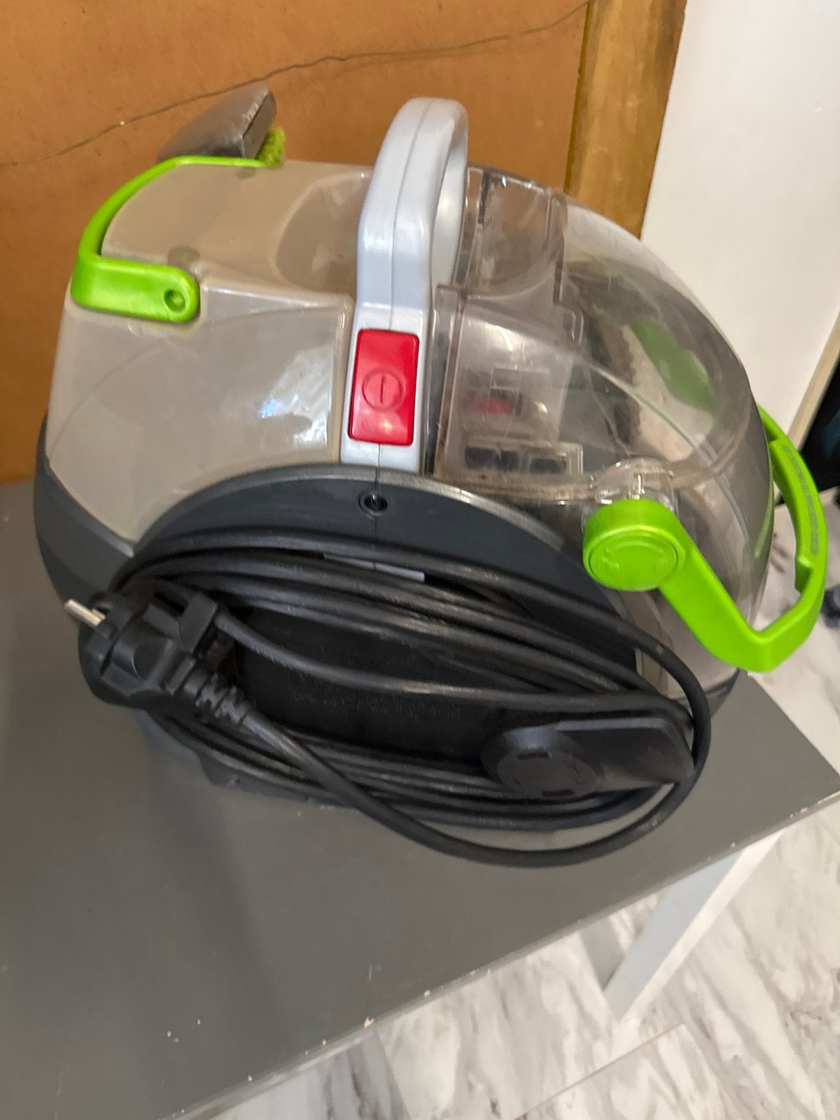 Bissell SpotClean Pro - Draagbare Tapijtreiniger, Ophalen of Verzenden, Gebruikt, Schrobmachine