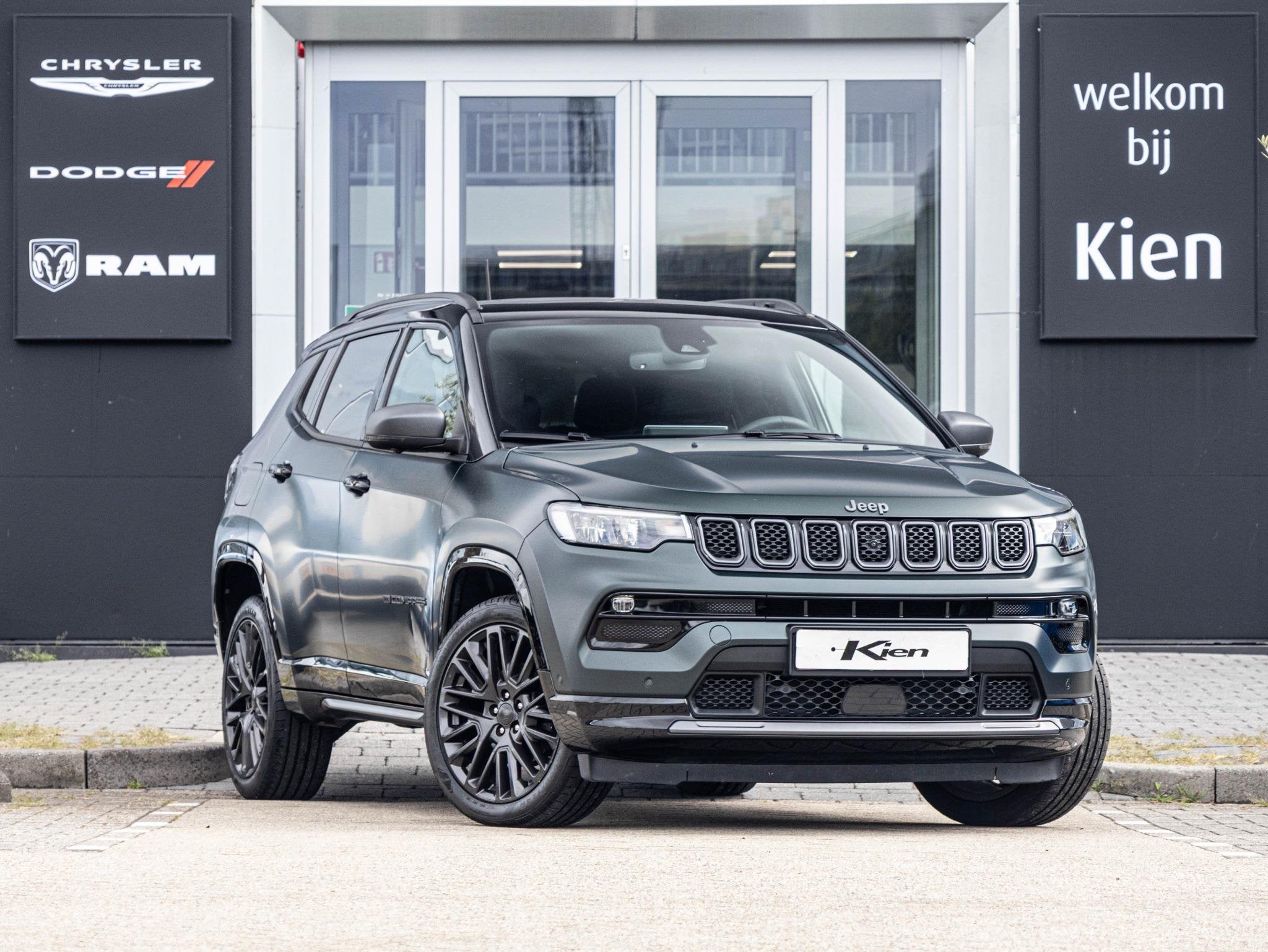 Jeep Compass 1.3T S | Pano | 19" | 360 camera | Elektrische, Stof, 4 cilinders, 150 pk, 600 kg