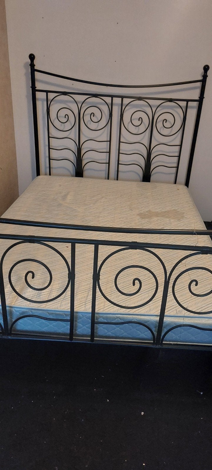 2 persoonsbed  140 bij 200 . Ikea frame en Auping  spiralen, Ophalen, Gebruikt, Tweepersoons, 140 cm