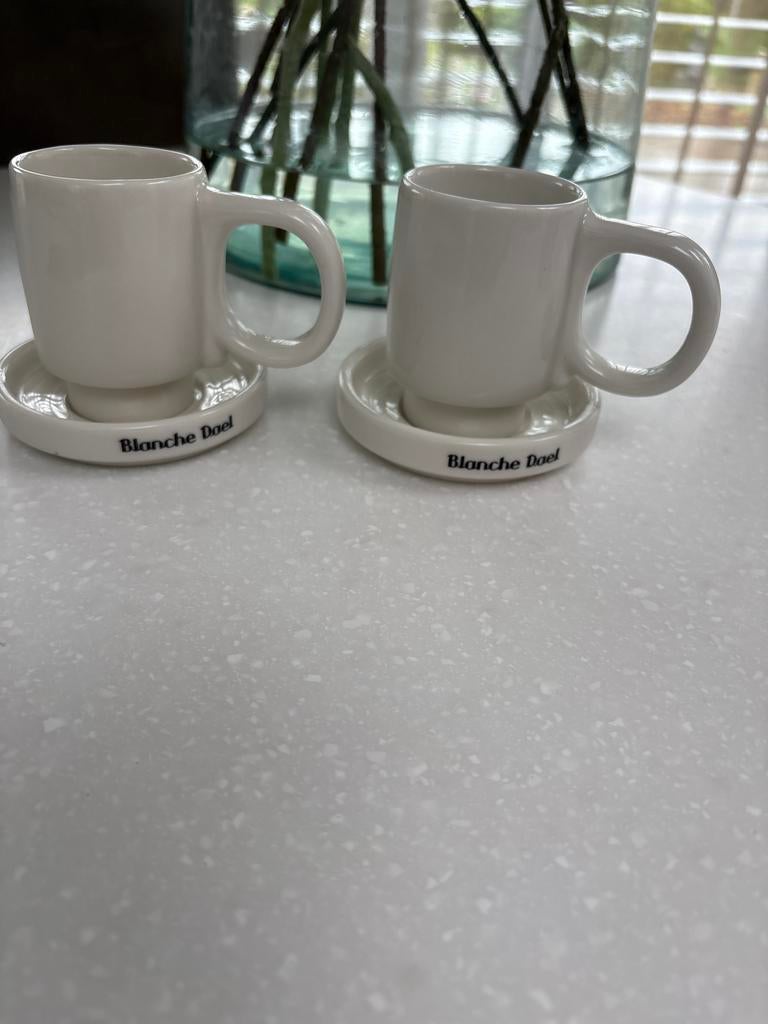 Set van 2 Blanche Dael espresso kopjes met schotels, Ophalen of Verzenden, Zo goed als nieuw, Porselein, Kop(pen) en/of Schotel(s)