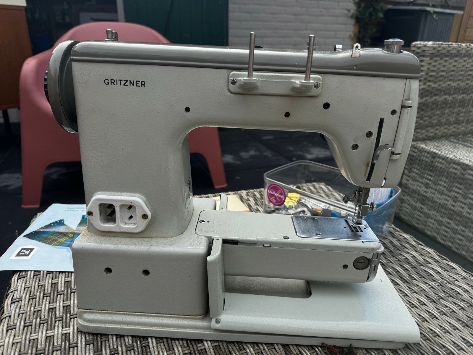 Gritzner Selecta Naaimachine met extra klosjes en naalden, Ophalen of Verzenden, Gebruikt, Naaimachine, Overige merken