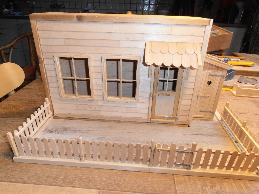 Nieuw houten poppenhuisje te koop, Ophalen of Verzenden, Nieuw, Poppenhuis
