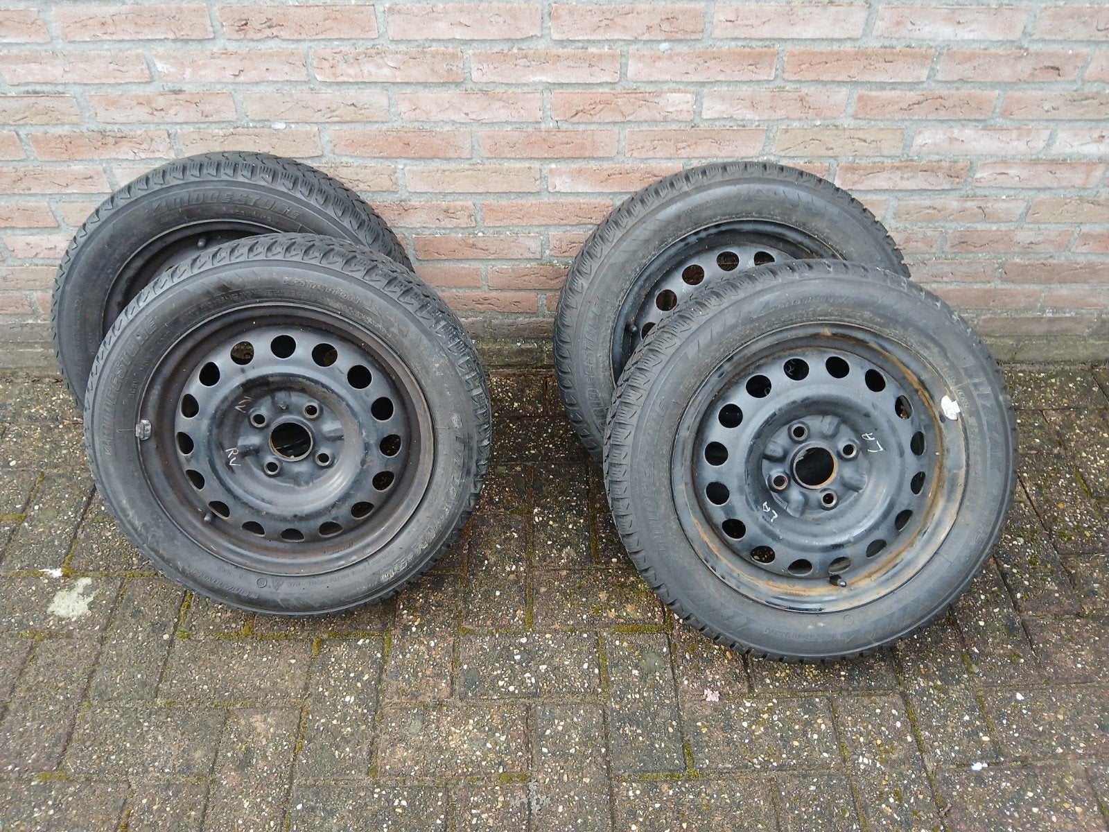 set winterbanden stalen velgen, met VW wieldop, Ophalen, 14 inch, Gebruikt, Banden en Velgen