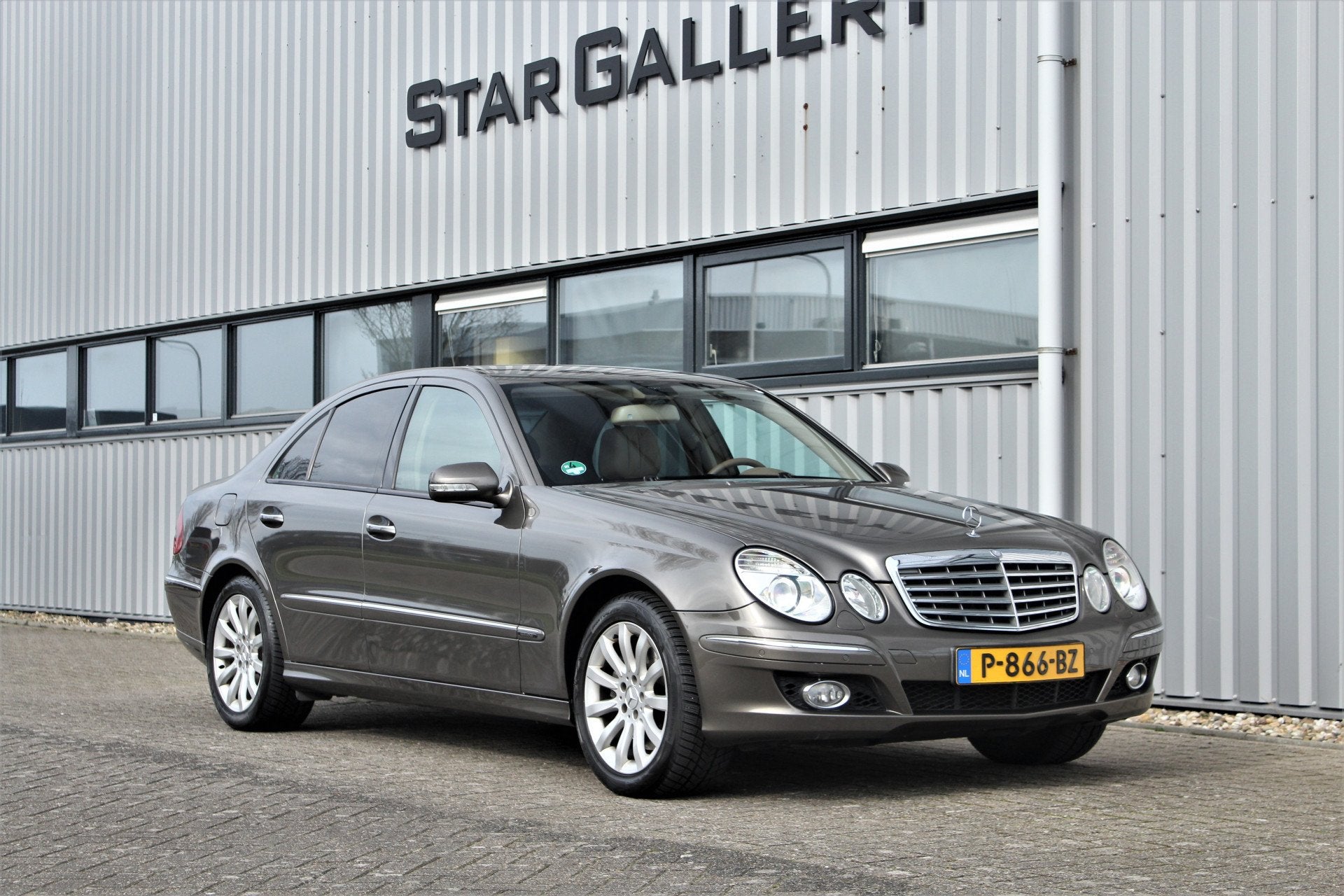 Mercedes-Benz E-Klasse E 500 Elegance 4-Matic (bj 2006), Auto's, Automaat, 1780 kg, Gebruikt, Leder