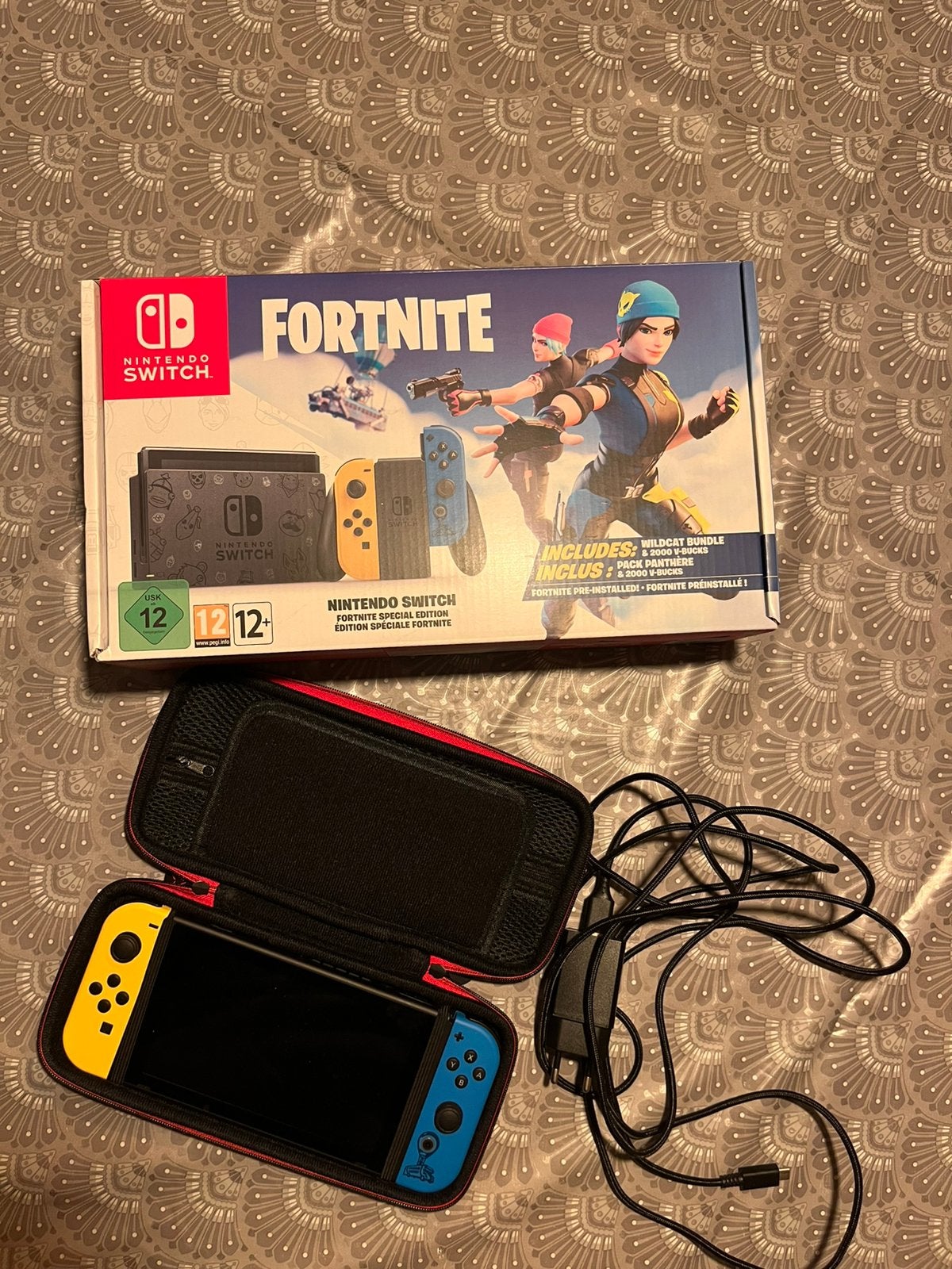 Nintendo switch fortnite edition, Spelcomputers en Games, Ophalen of Verzenden, Zo goed als nieuw, Met 2 controllers, Switch 2019 Upgrade