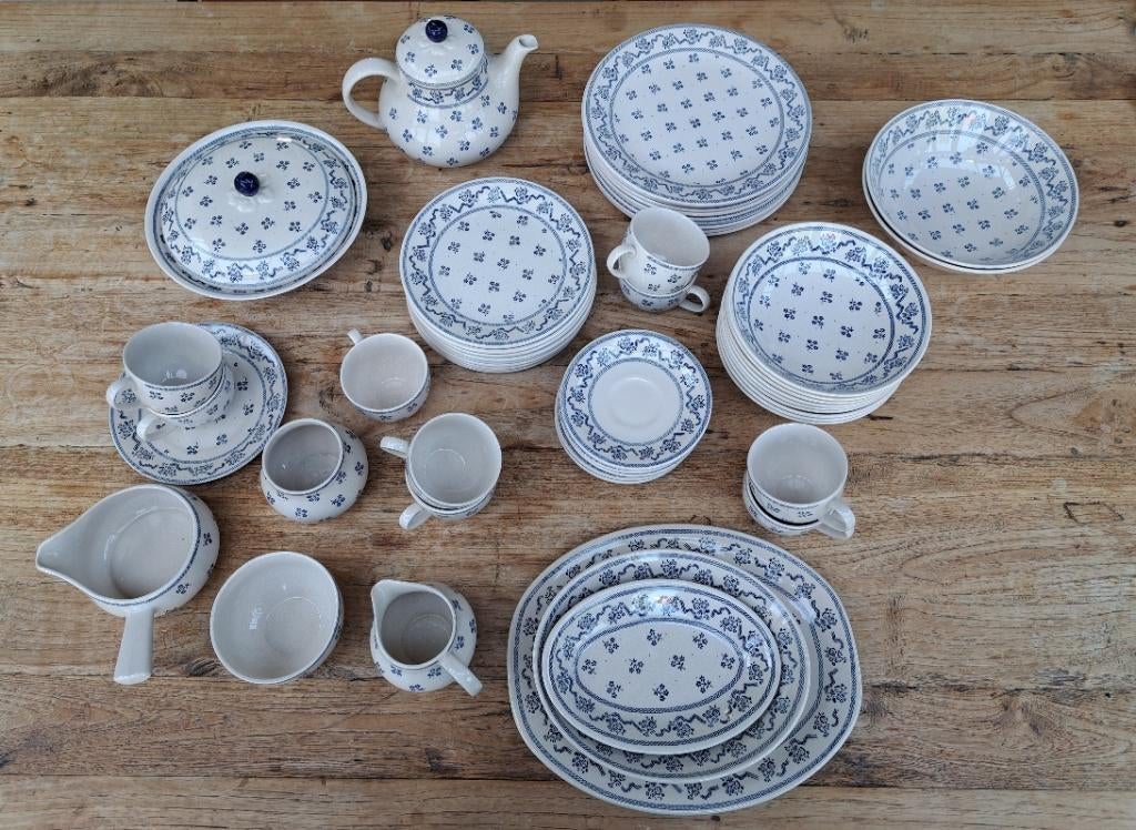 9 delig Laura Ashley servies Petite Fleur, Ophalen, Zo goed als nieuw, Overige materialen, Overige stijlen