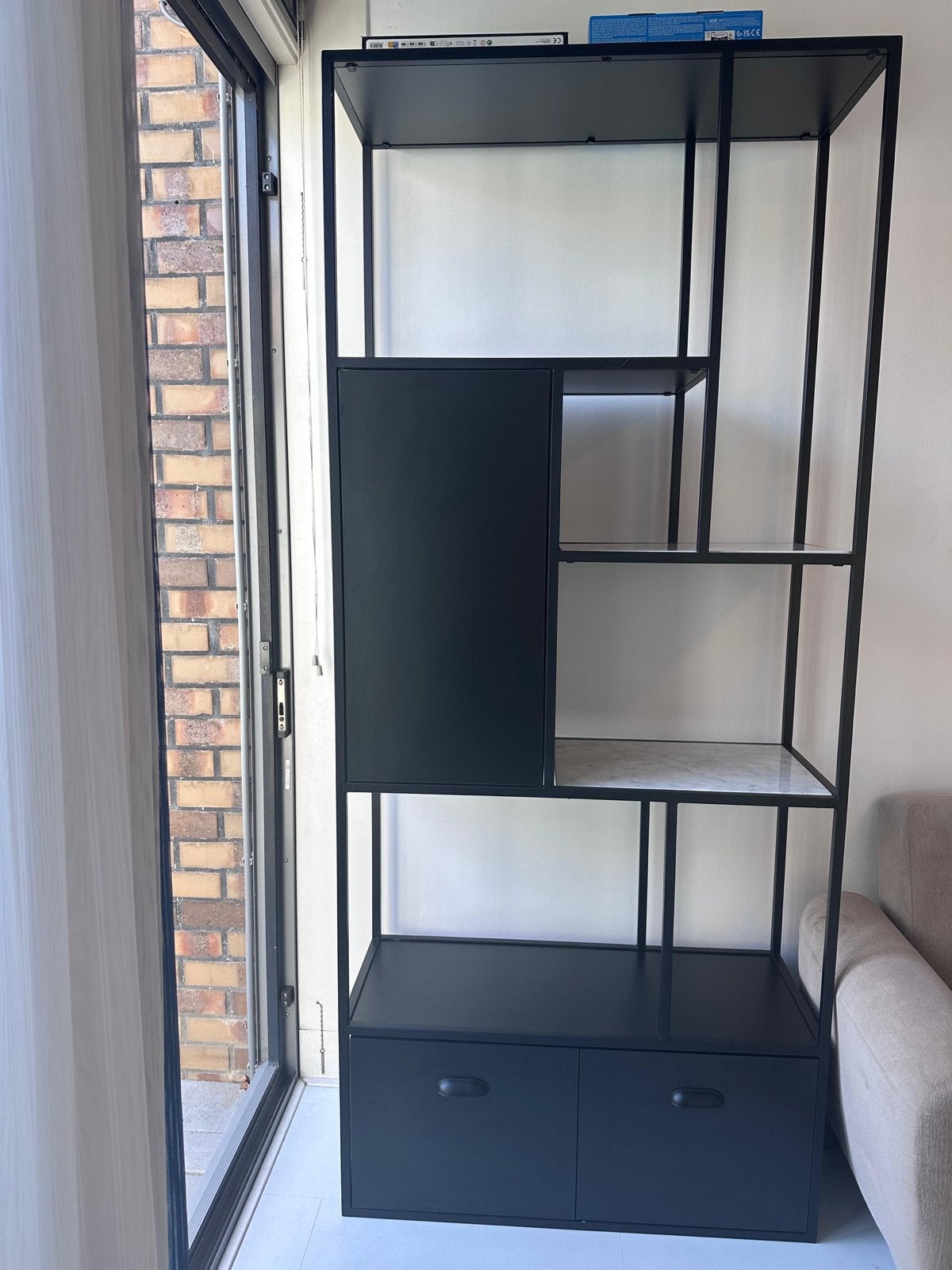 Zwarte Boekenkast/vitrinekast met Lades en Deuren, 200 cm of meer, Zo goed als nieuw, Metaal, Met lade(s)