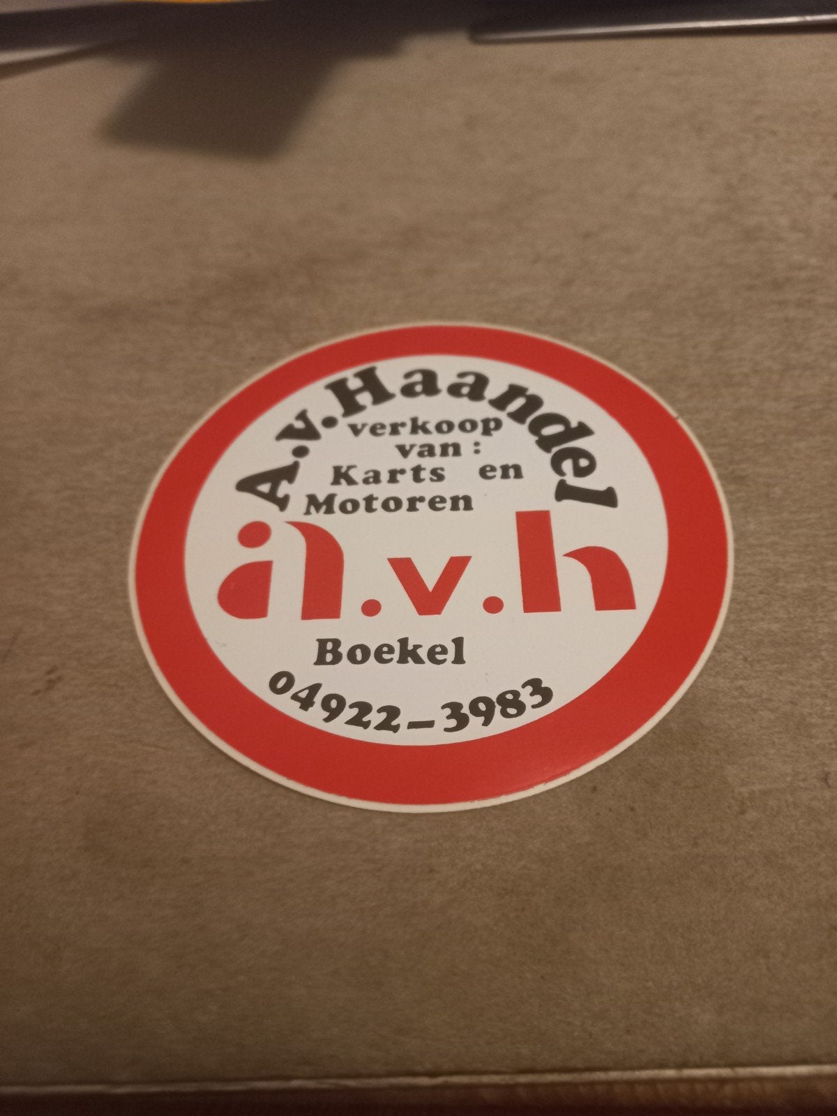 Vintage A.V.H. Kart en Motoren Sticker Boekel, Verzamelen, Stickers, Ophalen of Verzenden, Gebruikt, Overige typen