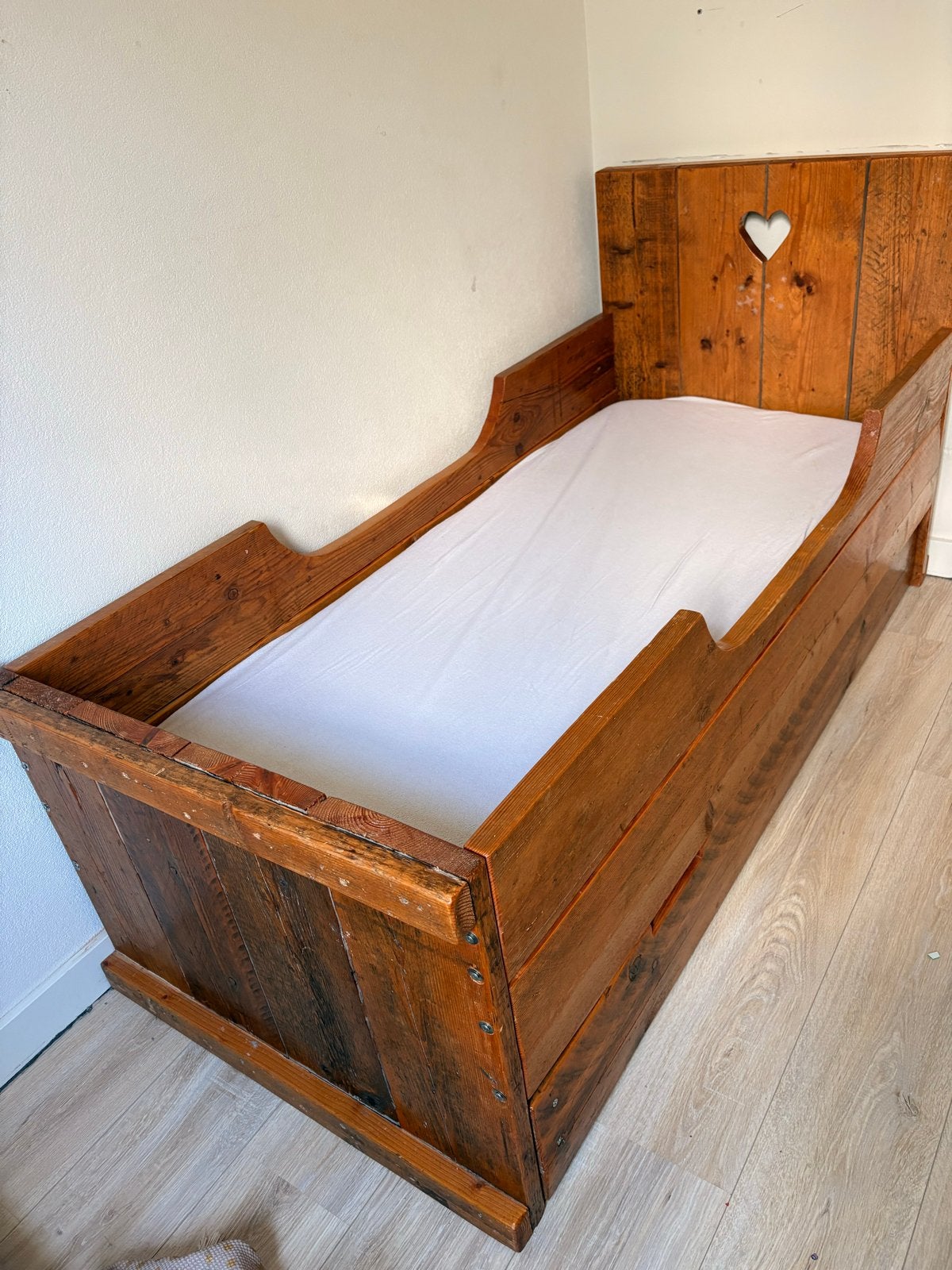 Steigerhouten kinderbed met lade, Gebruikt, 70 tot 85 cm, Ophalen of Verzenden, Lattenbodem