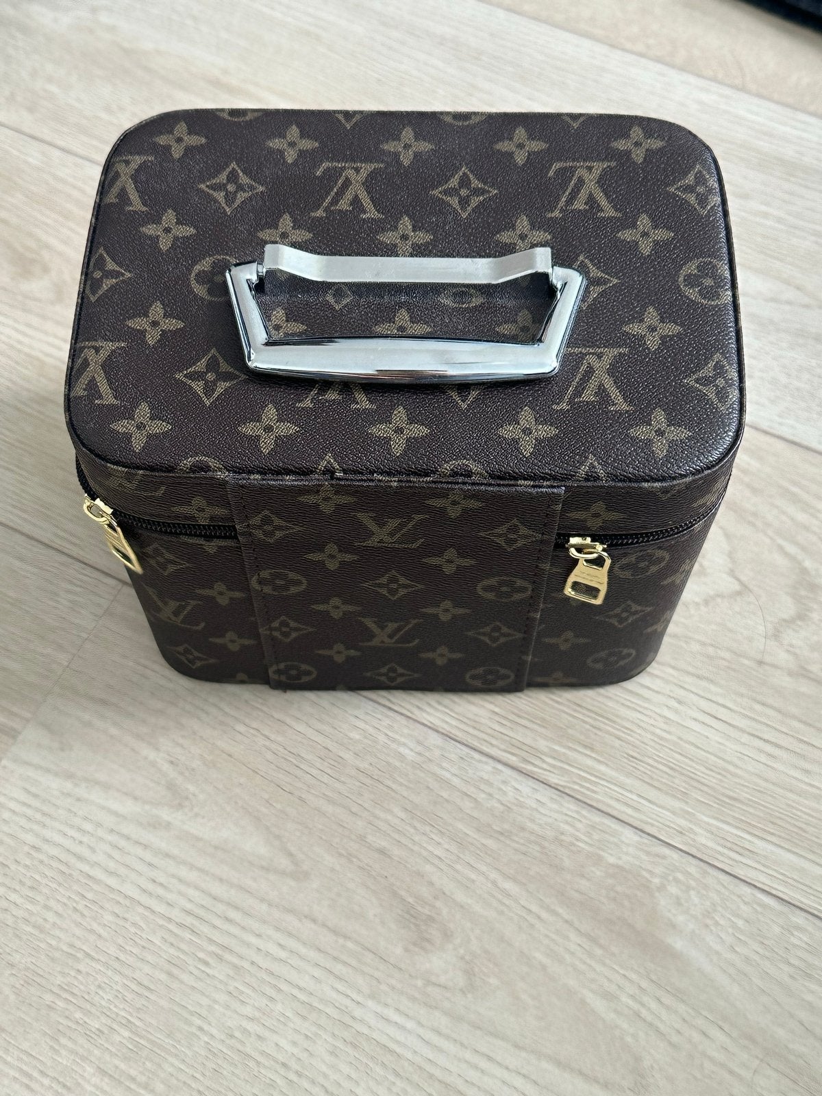 Louis Vuitton sieradenbox met spiegel, Bruin, Nieuw, Ophalen of Verzenden, Met spiegeltje(s)