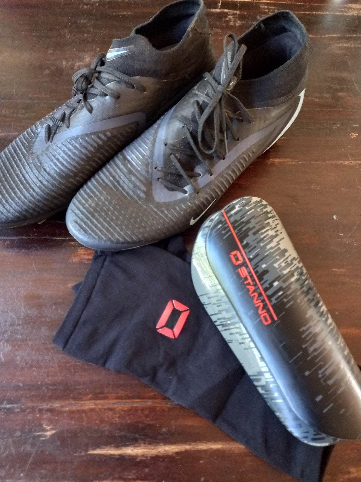 Nike voetbalschoenen en Stanno scheenbeschermers, Ophalen, Set, Gebruikt, Maat L