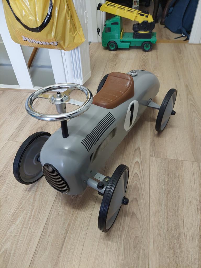 Retro loopauto grijs met nummer 1, Kinderen en Baby's, Speelgoed | Buiten | Voertuigen en Loopfietsen, Gebruikt, Loopvoertuig