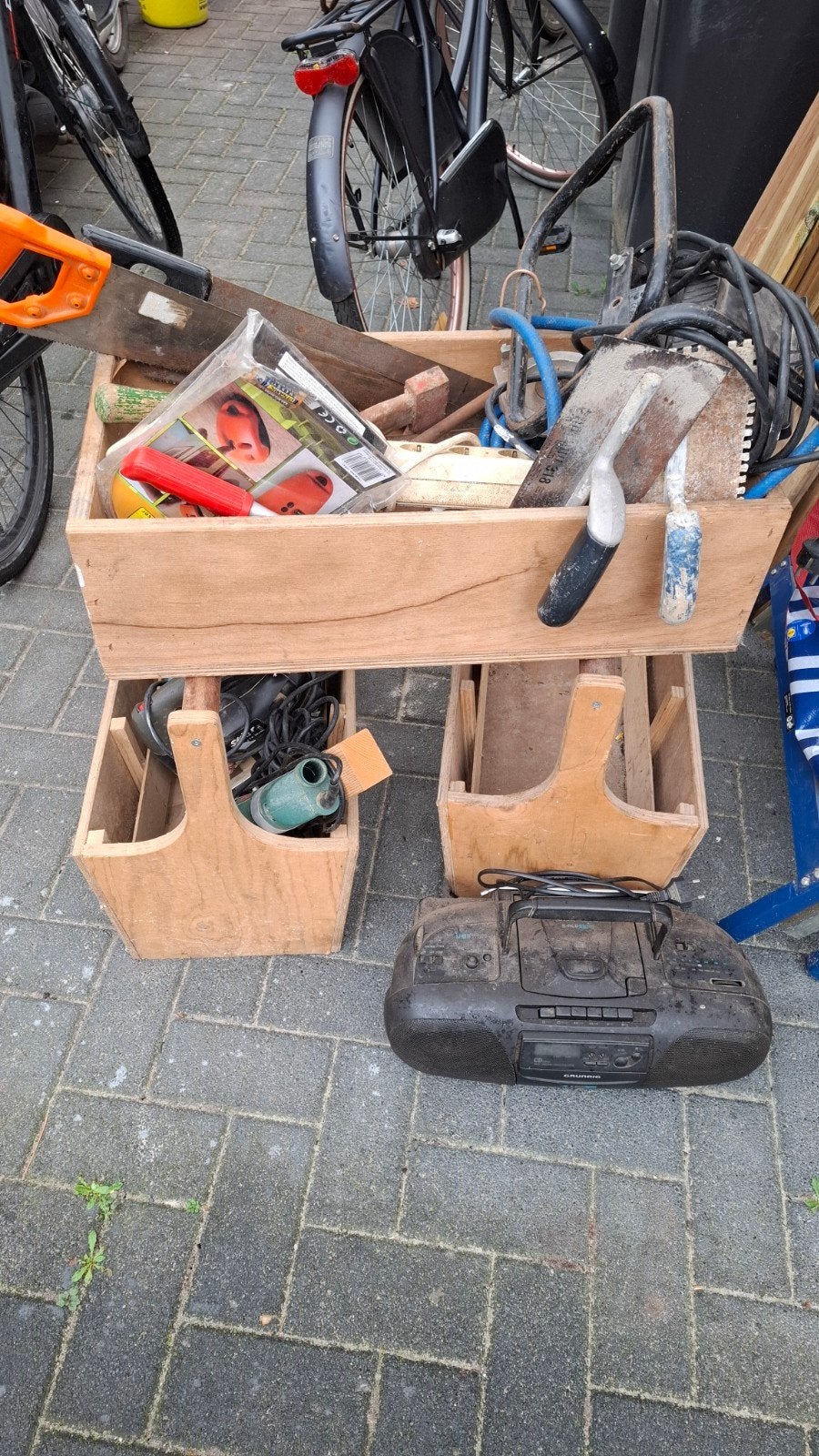 Partij gereedschap met kisten en radio, Doe-het-zelf en Verbouw, Ophalen, Gebruikt