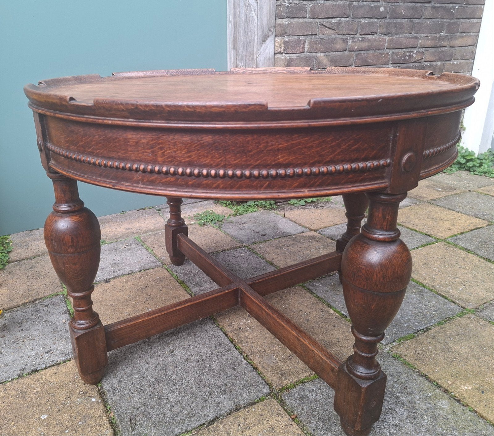 Antieke ronde eikenhouten salontafel, Antiek en Kunst, Ophalen