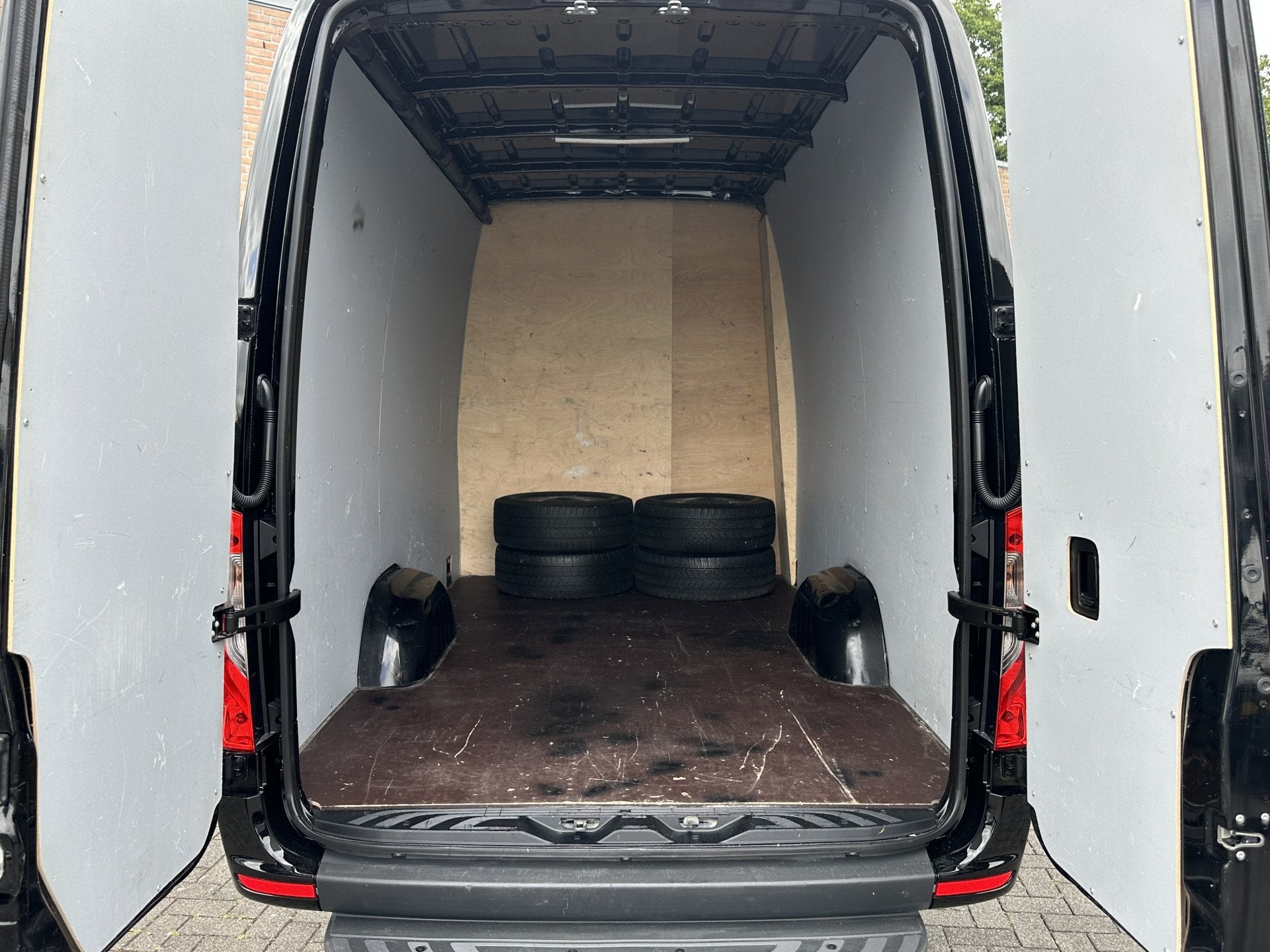 Foto 4 van Mercedes-Benz Sprinter 317CDI 170PK L3H2 Dubbelcabine 6-Pers