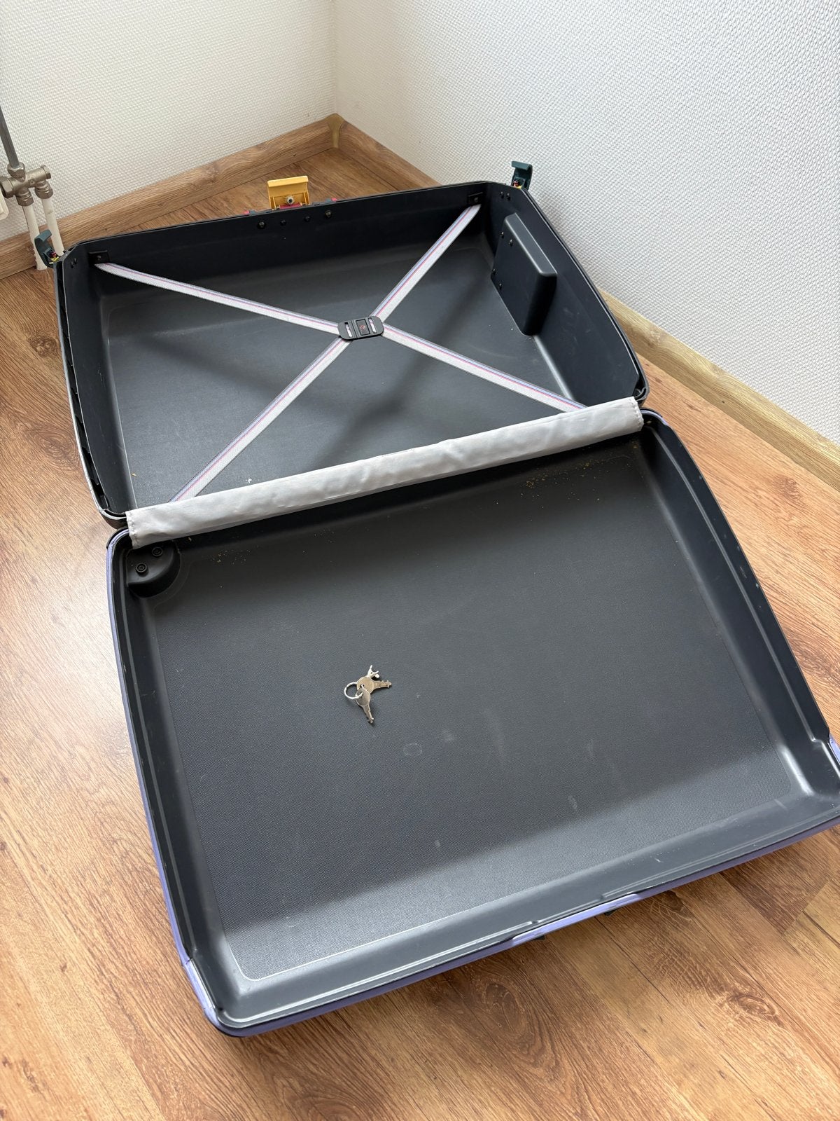 Stevige Samsonite koffer met wieltjes en slot, Ophalen, Gebruikt, Hard kunststof, 45 tot 55 cm