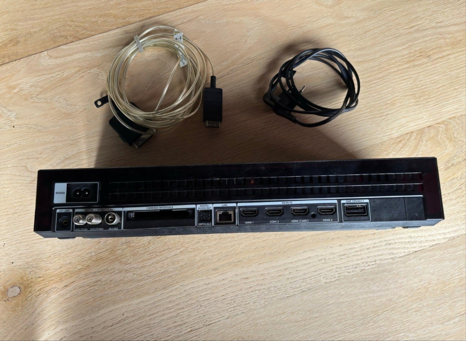 Samsung One Connect Box SOC1003R
Model: SOC1003R, Ophalen of Verzenden, Zo goed als nieuw