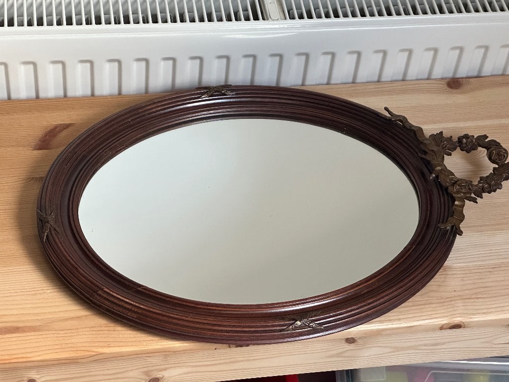 Antieke Ovale Spiegel met Sierlijke Bronzen Decoratie, Antiek en Kunst, Ophalen of Verzenden, Ovaal, Minder dan 50 cm, Minder dan 100 cm