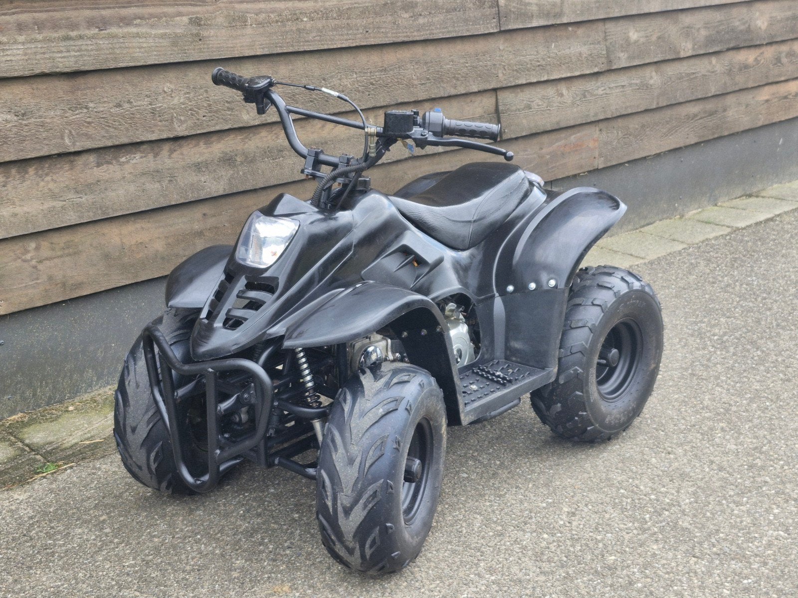 Leuke zwarte kinderquad., 1 cilinder, 50 cc