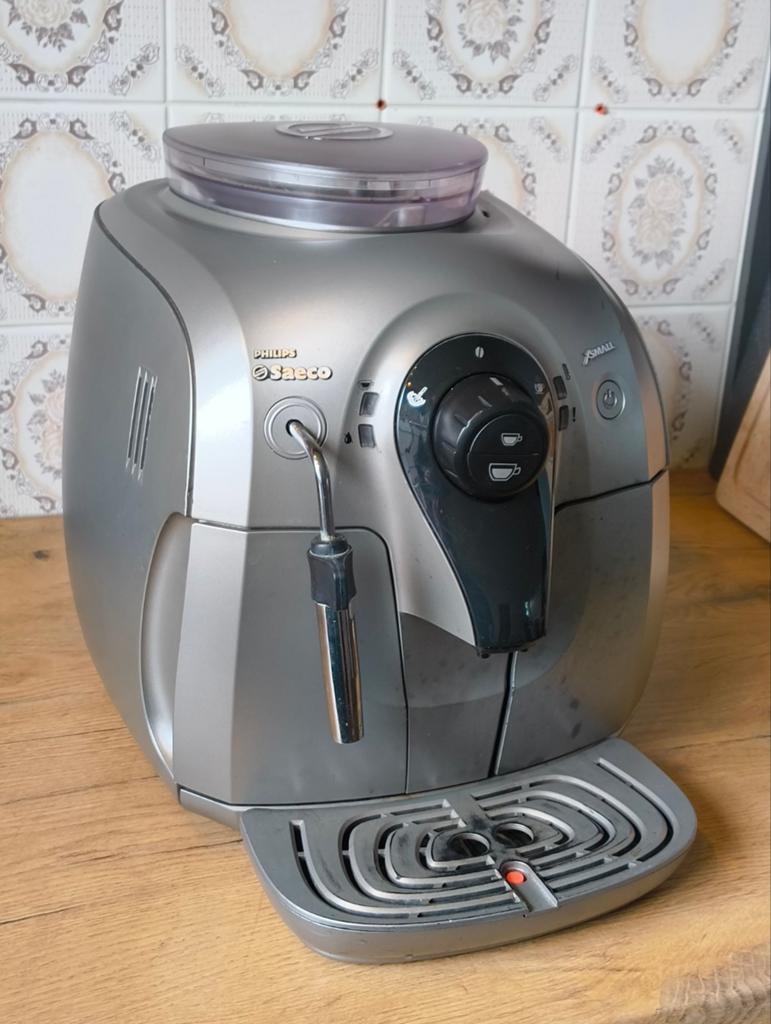 Philips Saeco Xsmall volautomatische espressomachine, Witgoed en Apparatuur, Koffiezetapparaten, Gebruikt, Espresso apparaat, Koffiebonen