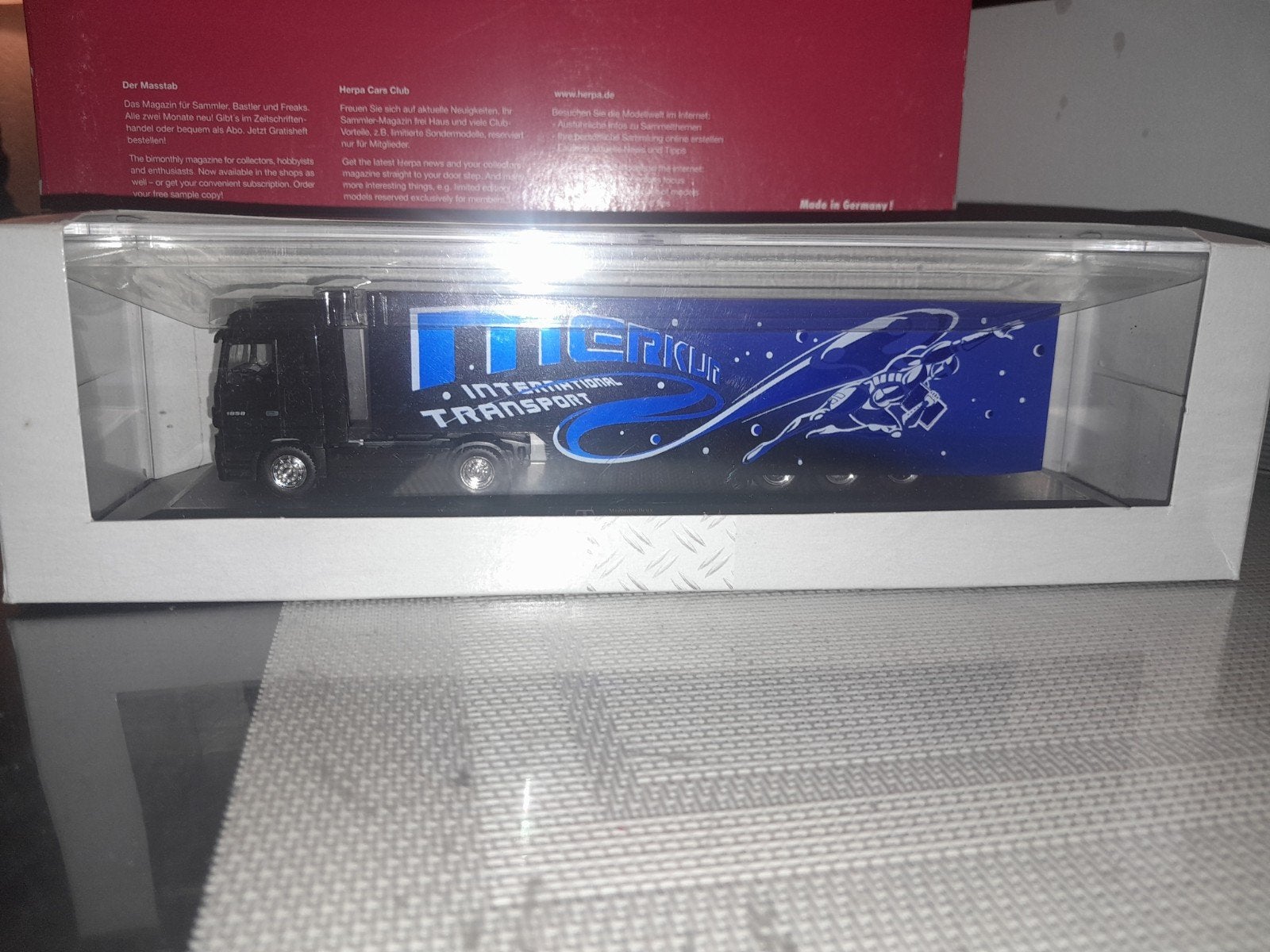 Herpa M-Benz vrachtwagen 'Merkur International Transp, Ophalen of Verzenden, Zo goed als nieuw, Bus of Vrachtwagen, Herpa