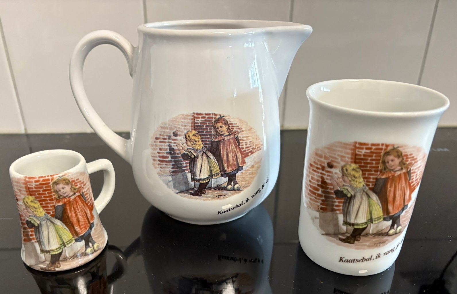 Ot en Sien servies: kan, lepel beker en klein pulletje, Overige typen, Ophalen of Verzenden, Zo goed als nieuw, Overige stijlen
