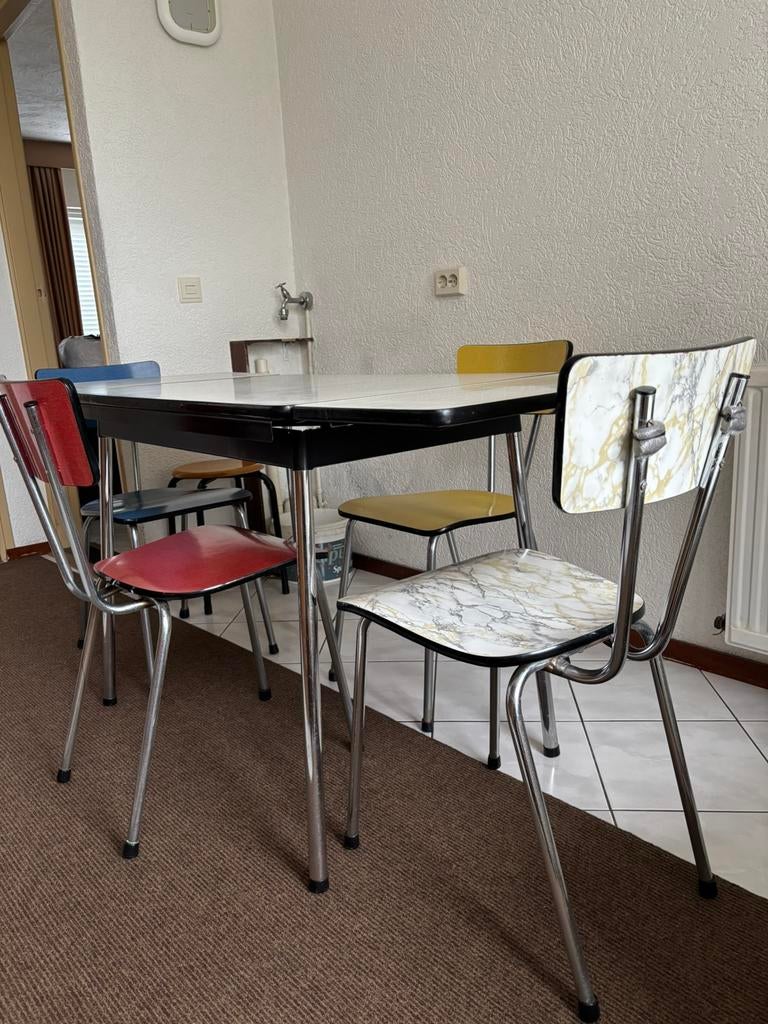 Vintage formica tafel en 4 stoelen bieden, Ophalen, Zo goed als nieuw, Rechthoekig, 50 tot 100 cm
