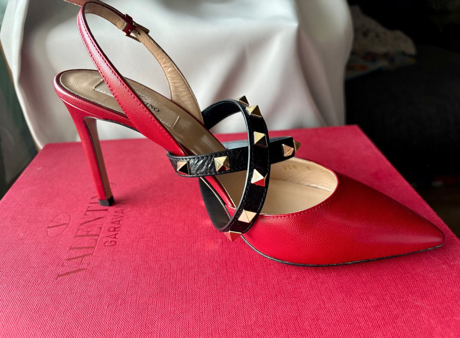 Originele Valentino Garavani schoentjes maat 36, Ophalen, Pumps, Nieuw, Rood