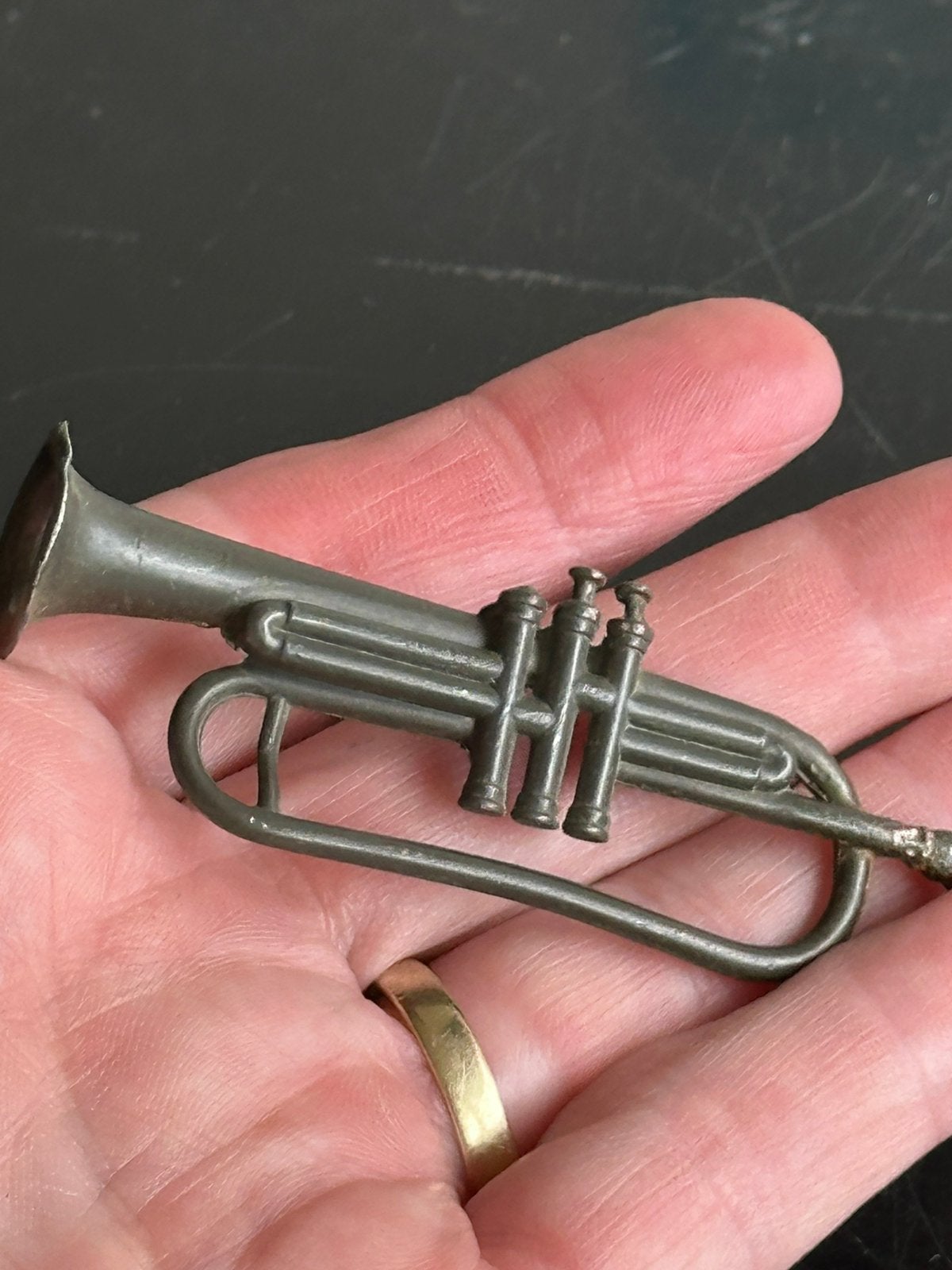 Oude tin miniatuur beeldje Trompet 7 cm, Ophalen of Verzenden, Gebruikt