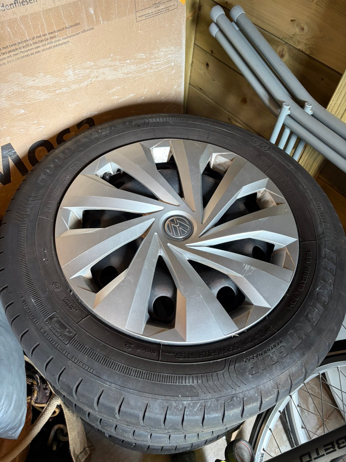 Set Polo AW banden + velgen Goodyear EfficientGrip195/65R15, Ophalen, Gebruikt, 15 inch, Banden en Velgen