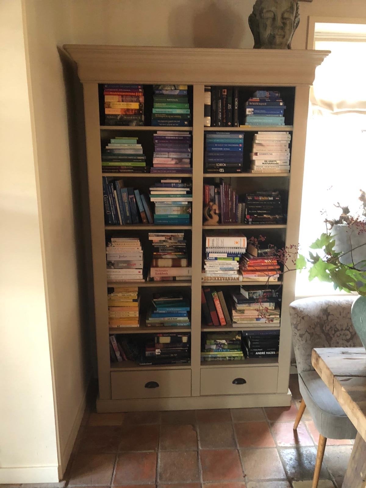 Stijlvolle Boekenkast met Lades - Beige Hout, Huis en Inrichting, Ophalen, 50 tot 100 cm, Zo goed als nieuw, Met lade(s)