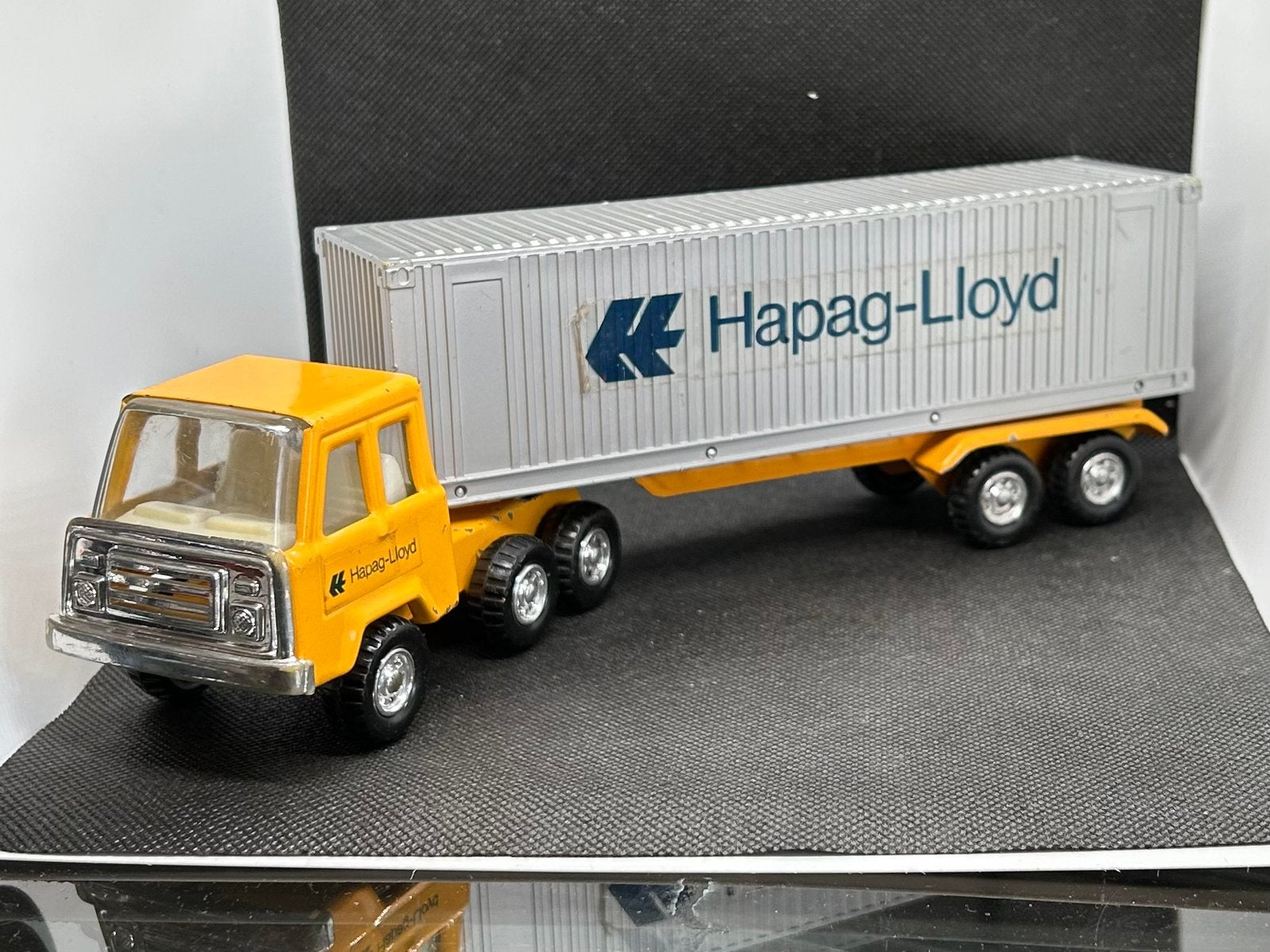 Vintage Truck Hapag Lloyd no tonka buddy L, Hobby en Vrije tijd, Modelauto's | Overige schalen, Verzenden, Zo goed als nieuw, Bus of Vrachtwagen