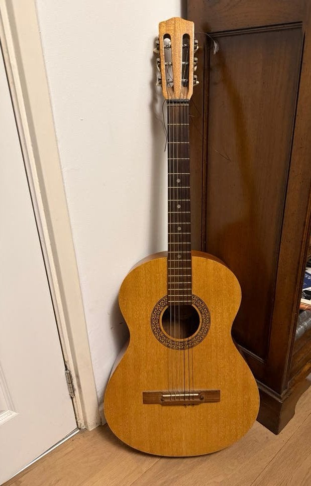 Melody Gitaar Italië 325 Jaren '60 - Nitrocellulose, Ophalen of Verzenden, Gebruikt, Klassieke of Spaanse gitaar