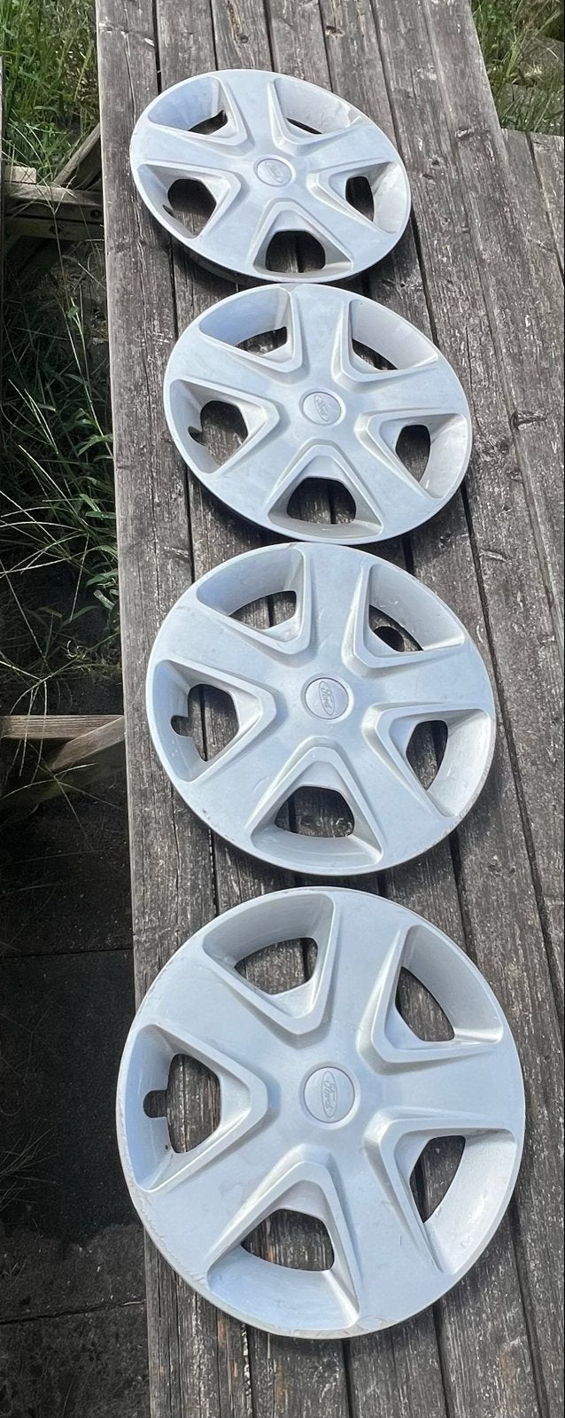Set van 4 Ford Fiesta wieldoppen - Gebruikt, Auto diversen, Wieldoppen, Ophalen of Verzenden, Gebruikt