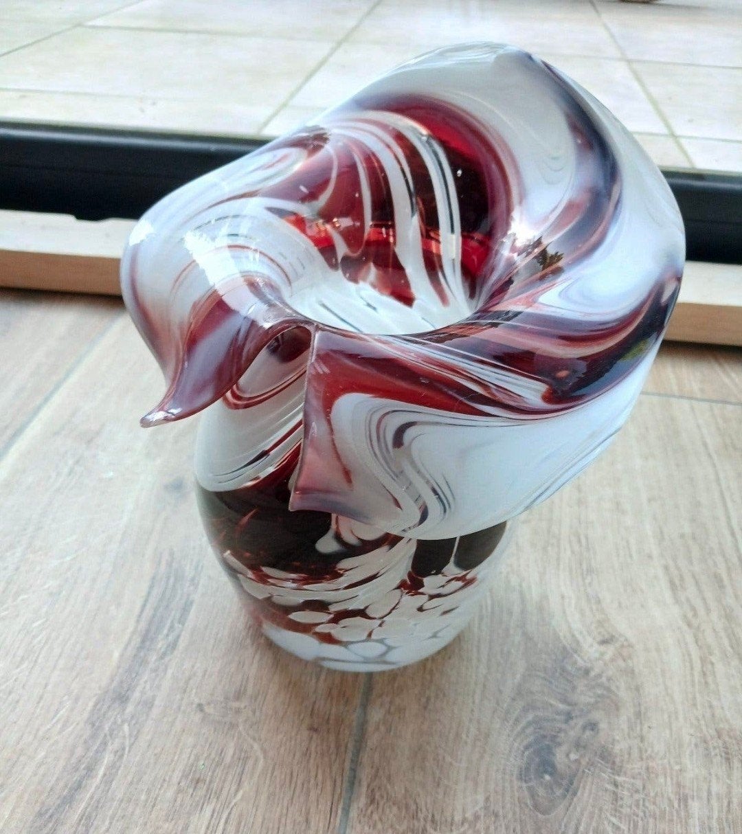 Murano glas vaas zie foto rood met wit doorzichtig kunstglas, Ophalen of Verzenden