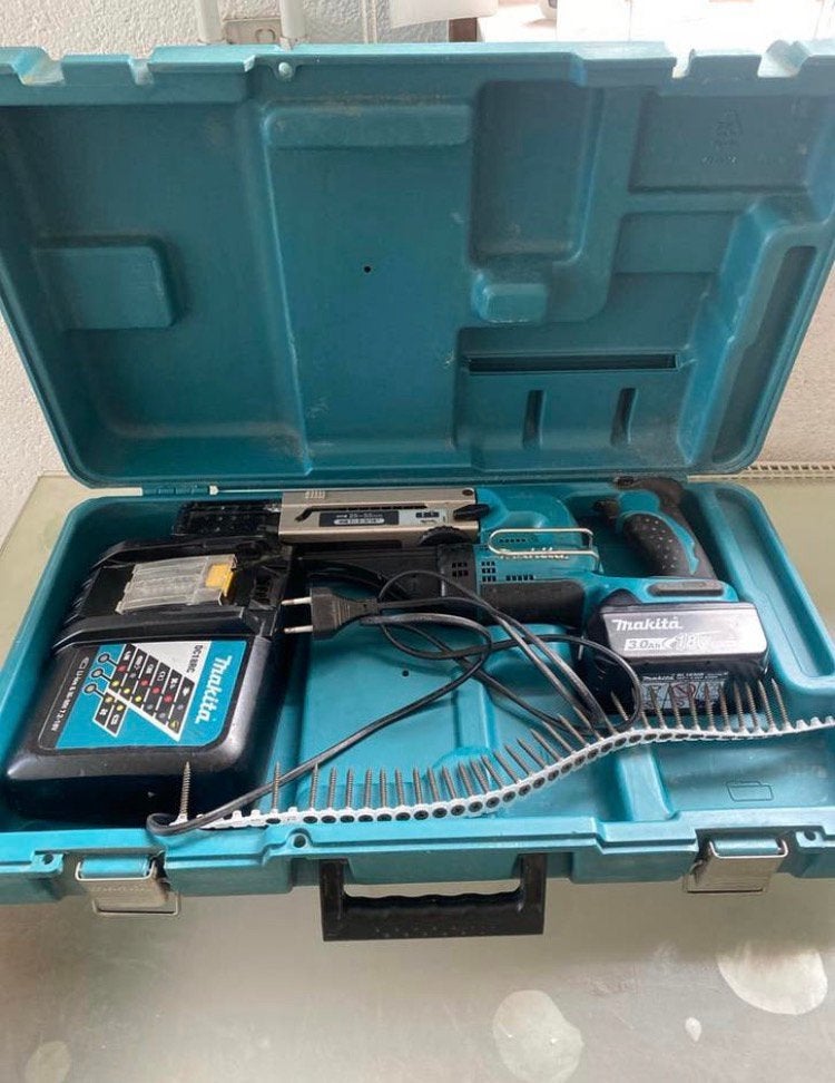 Makita Schroefmachine DFR550 18V met lader en accu, Ophalen, Gebruikt, Variabele snelheid, Boor- en Schroefmachine