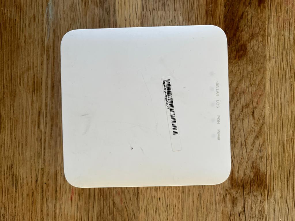 Huawei OptiXstar HN8010TS ONT/Router, Ophalen of Verzenden, Zo goed als nieuw, Router met modem