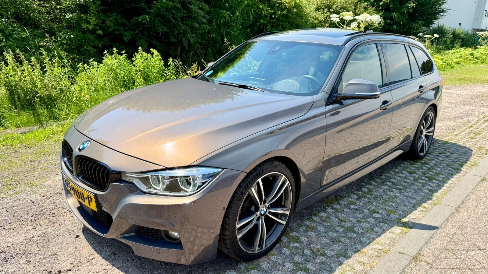 BMW 330i Touring LCI | 2x Individual | M-Sport | LED | HUD, Achterwielaandrijving, 1800 kg, 4 cilinders, Bruin