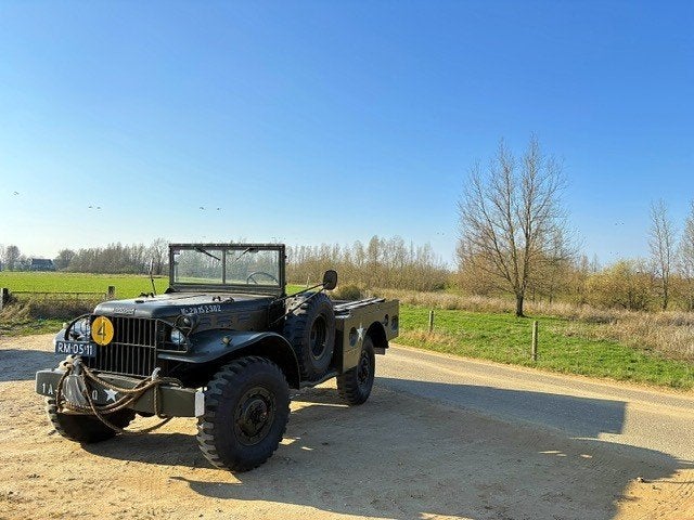 Dodge WC51 1942–WOII - T214 – 4x4 - NL kenteken, Auto's, Overige modellen, Cabriolet, 9 stoelen, Geïmporteerd