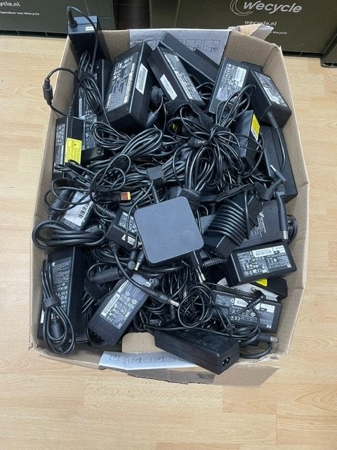 Notebook AC adapters; doos met 118 voedingen, Computers en Software, Laptop-opladers, Ophalen, Refurbished, NVT, HP/Compaq