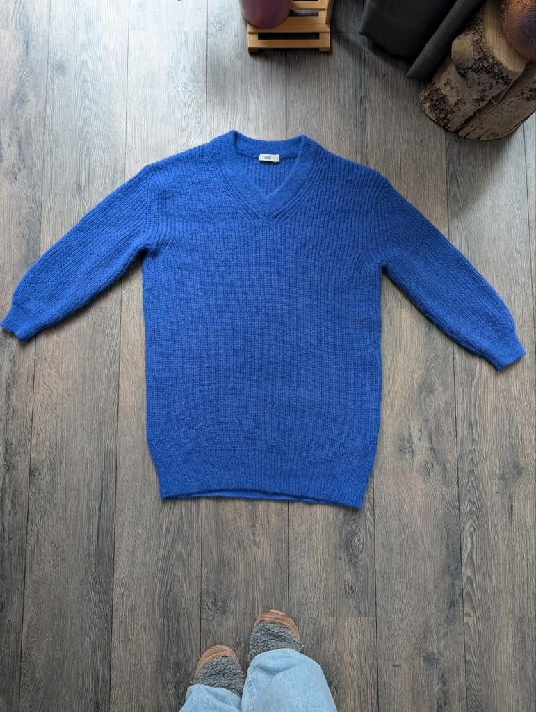 Closed oversizede V-hals jurk/trui in koningsblauw (XS), Kleding | Dames, Truien en Vesten, Ophalen of Verzenden, Zo goed als nieuw