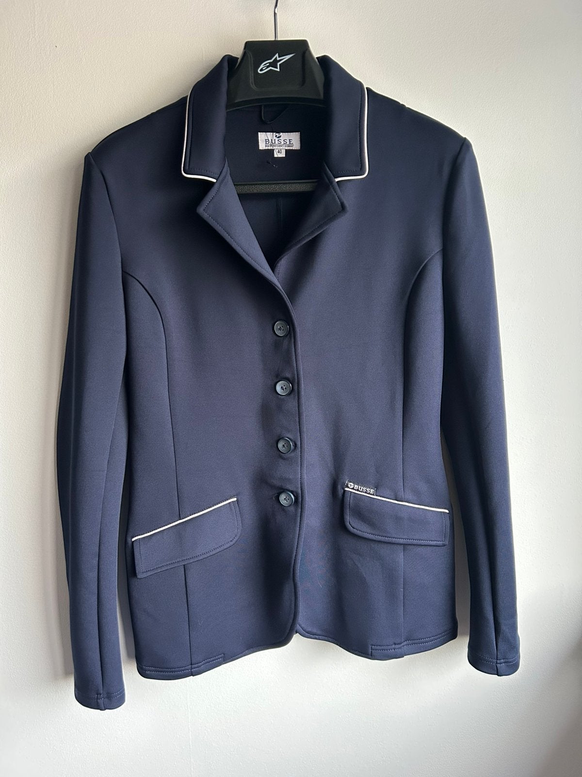 Nieuw wedstrijdjasje maat L, Dieren en Toebehoren, Paardrijkleding, Ophalen of Verzenden, Zo goed als nieuw, Dressuur, Bovenkleding